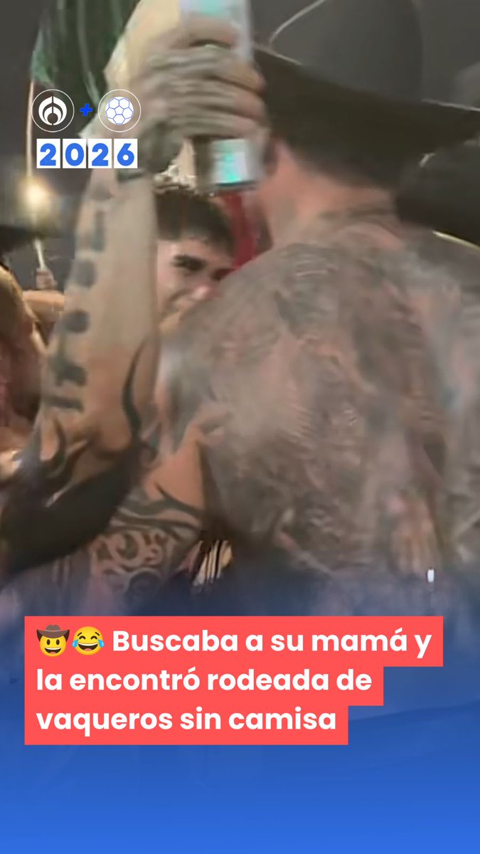 😂🇲🇽 ¡NADA PERDIDA! Una usuaria de TikTok estaba preocupada porque no sabía dónde estaba su mamá durante los festejos del Tri… hasta que la encontró muy bien acompañada: rodeada de varios vaqueros sin camisa. 🤠🔥