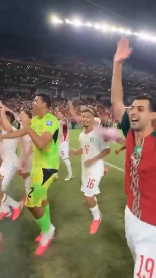Sharing the moment with those who believed. 🇲🇦👏 #FIFAWorldCup | 🎥 Équipe du Maroc
