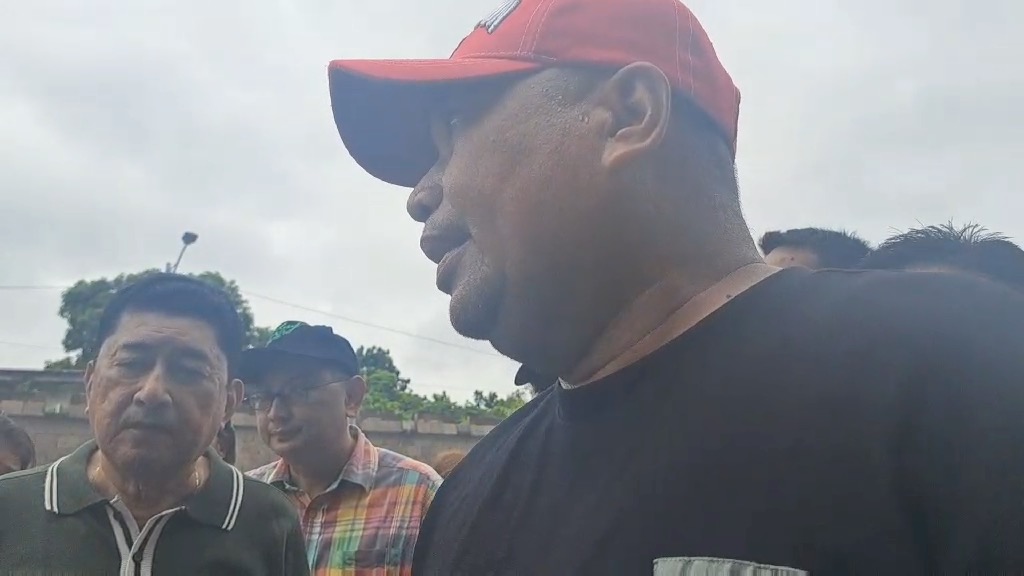 Former Presidential Adviser on Political Affairs Jacinto "Jing" Paras and political commentator Jeffrey "Ka Eric" Celiz led the crowd in calling for Vice President Sara Duterte to appear at Tuesday's rally. Paras and Celiz urged Duterte to remain "on standby," saying they were calling for a change in #leadership through constitutional means—not through violence, a coup, mutiny, or revolution. They argued that if President Ferdinand #Marcos Jr. were to resign in accordance with the Constitution, the Vice President should be prepared to assume the presidency. | Lisa Apacible #dailytribune