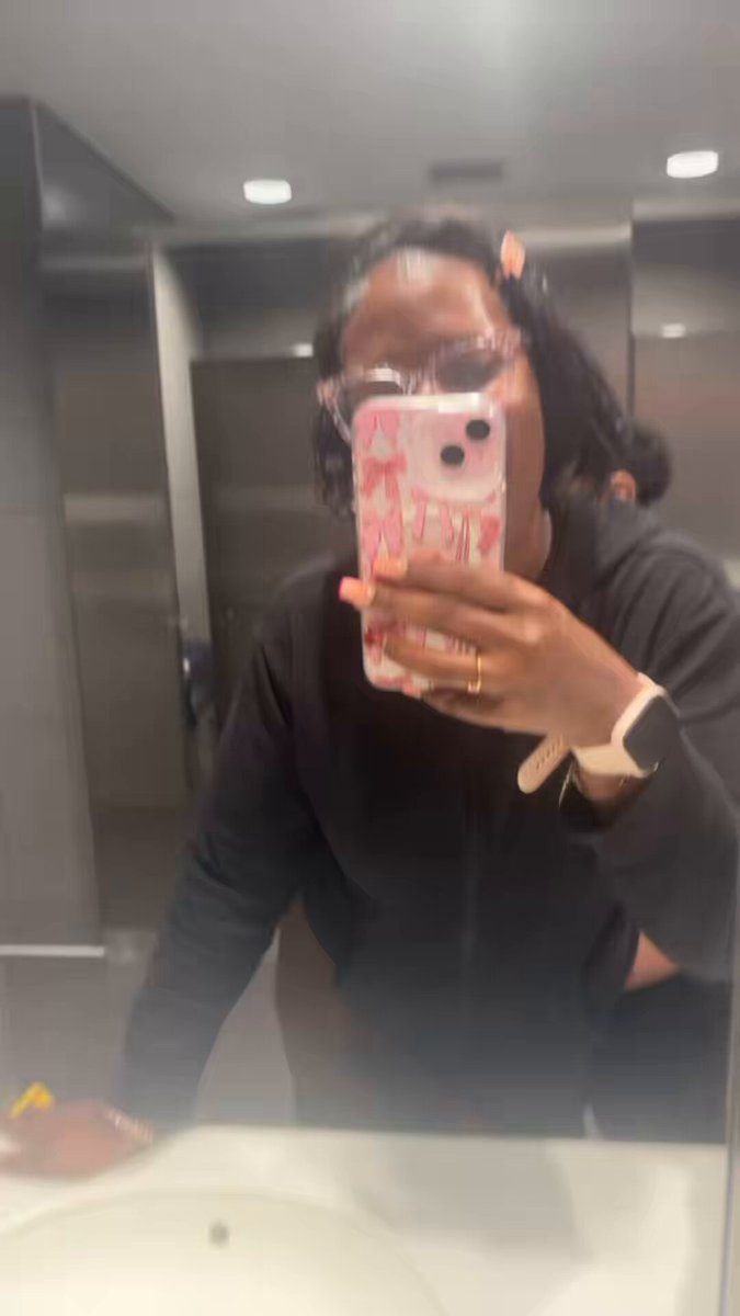Fingered at work ?? Never minded 😘😘I am surprised tho . Should’ve licked his fingers my pussy smell good asf now I’m hornyyyyy
