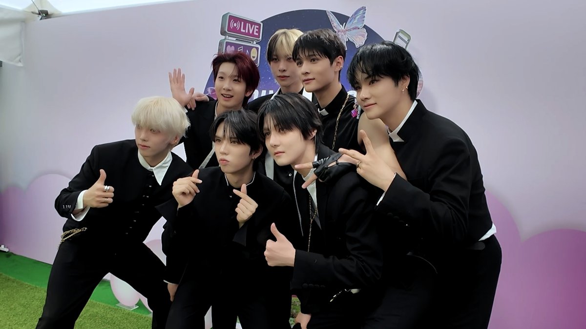 2026 Weverse Con Festival Behind | ์ฐํผ์๋์ (AMPERS&ONE) ๐ #์ฐํผ์๋์ #AMPERSANDONE #DEFINITION #GOD