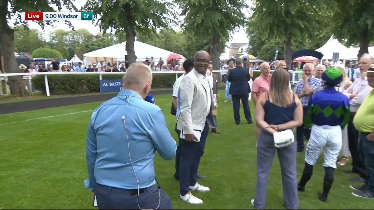 "Drop your trousers, we'll have a laugh!" 🤣 Kriss Akabusi on great form last night at Windsor Racecourse with Matt Chapman before his horse finished just out of the medals...
