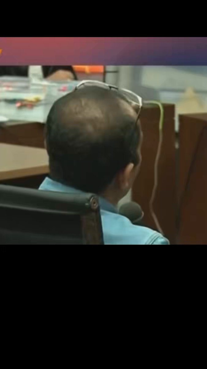 saya teringat dengan pernyataan guru saya, Prof. Eddy OS. Hiariej: “presumption of innocence itu milik hakim. Ketika perkara masuk, mindset-nya harus ‘nol’, terdakwa tidak bersalah sampai dibuktikan di sidang." sebaliknya, penuntut umum dan penyidik memang bekerja dengan presumption of guilt, karena mereka harus yakin dulu untuk bisa membuktikan. dan praduga tak bersalah baru gugur, jika pembuktian benar‑benar sanggup membantahnya. Lalu, bagaimana dengan putusan hari ini? 🤔