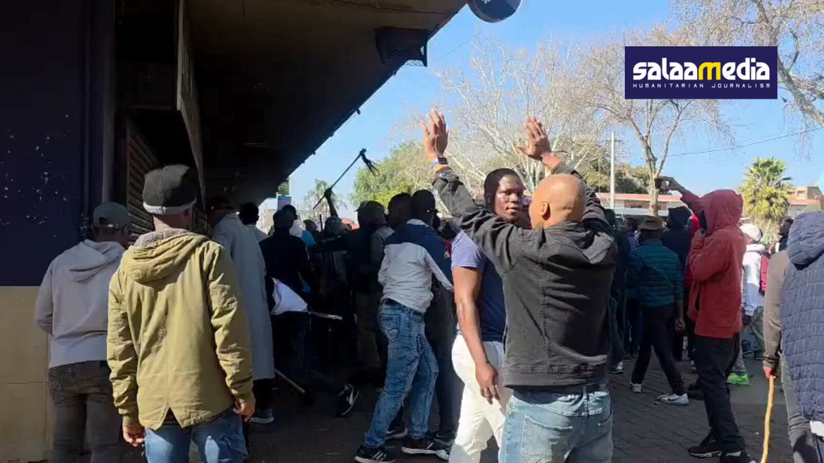 [WATCH] A march against illegal immigration in Johannesburg turned violent this afternoon as the crowd attempted to break into a local liquor store and stones were thrown. SAPS has arrived on the scene to manage the situation as the demonstration continues to grow. #June30