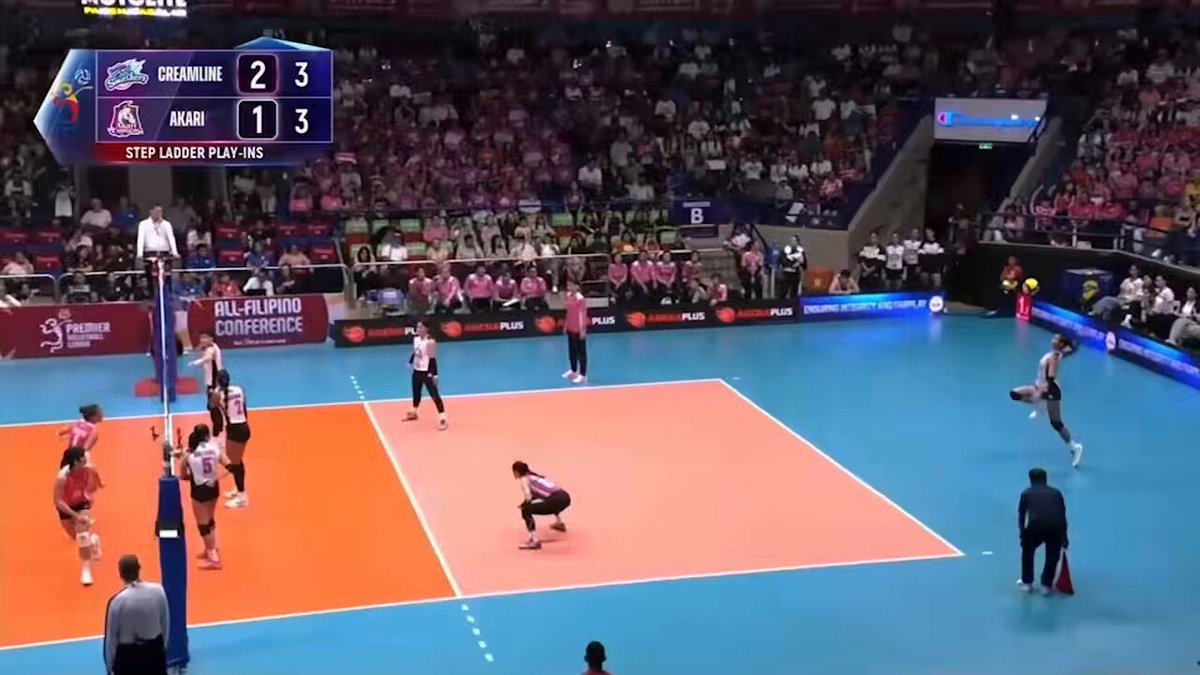 WALANG SUMABAY? 😝 Pangs Panaga drilled a ball to Akari’s court, with no blockers attempting to stop her running hit! ⭐️ 10-TIME PVL BEST MIDDLE BLOCKER THINGS! 🥱✨ #CCSPinkMemoryLane