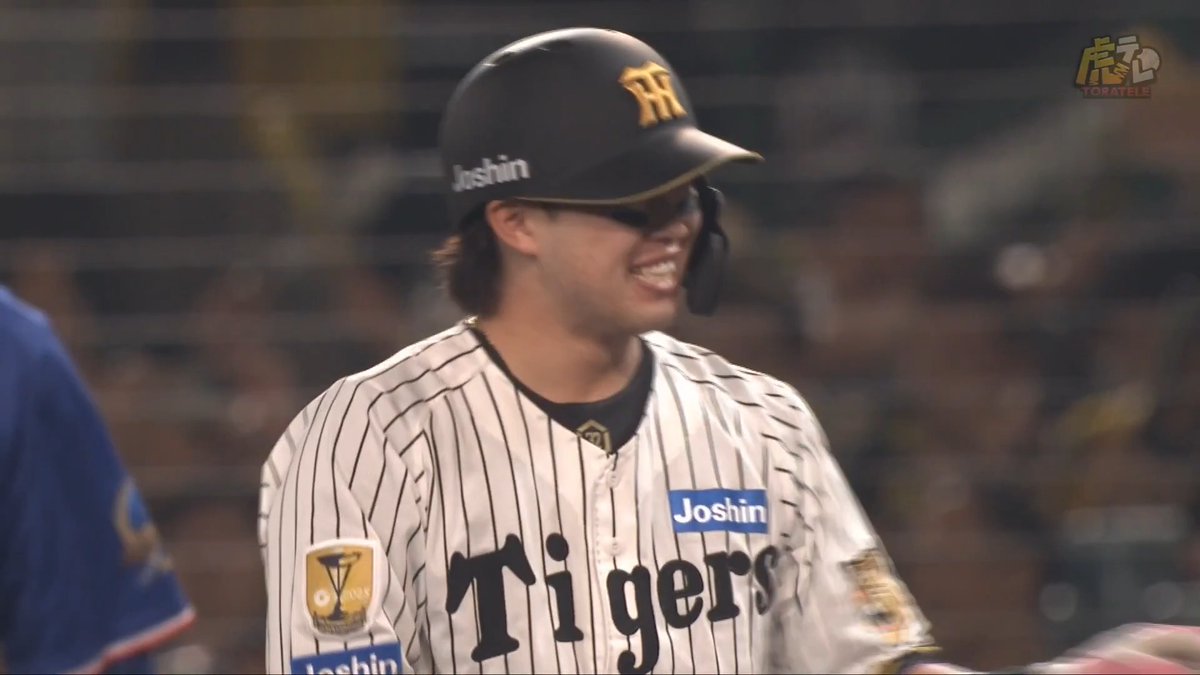 8回裏、振り切った打球はファースト後方にポトリ！濱田選手の移籍後初打点となるセカンド同点タイムリーヒット！