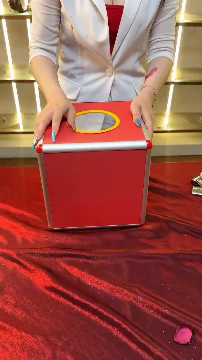 已经开奖，按照顺序来，前三个找我制作金属得，后十个找役次元领取，公示五天