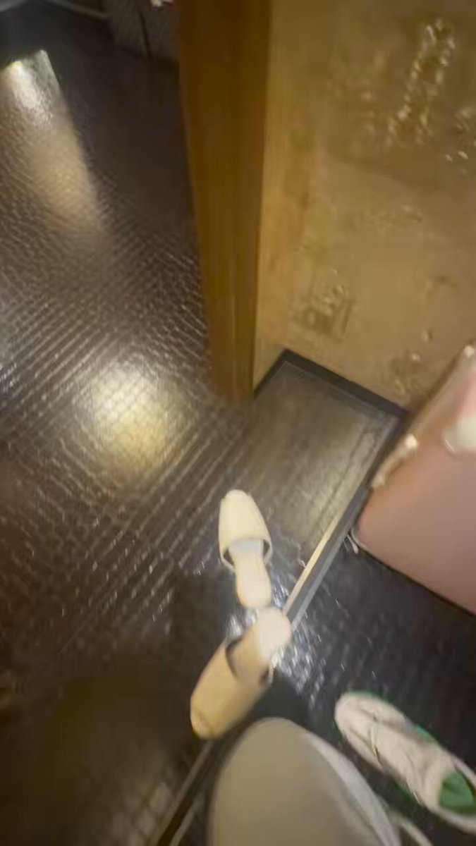 【黒ずくめのお風呂】 なんなんですかこのラブなホテルは
