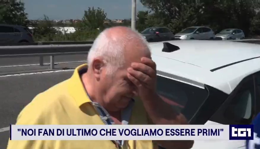 - Che mi dice di questa passione di sua figlia per Ultimo? + Vorrei stendere un velo pietoso