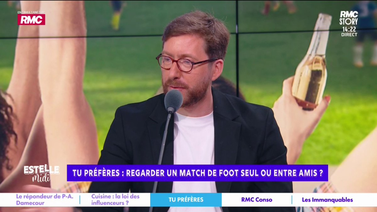 ⚽ Tu préfères : regarder un match de foot seul ou entre amis ? 🎙️ Pierre Rondeau : "Sans amis footix ! Il n'y a rien de plus insupportable que de regarder avec des footix qui débarquent tous les 4 ans et qui vont dire "c'est quoi le hors-jeu", "le PSG joue quand"..."