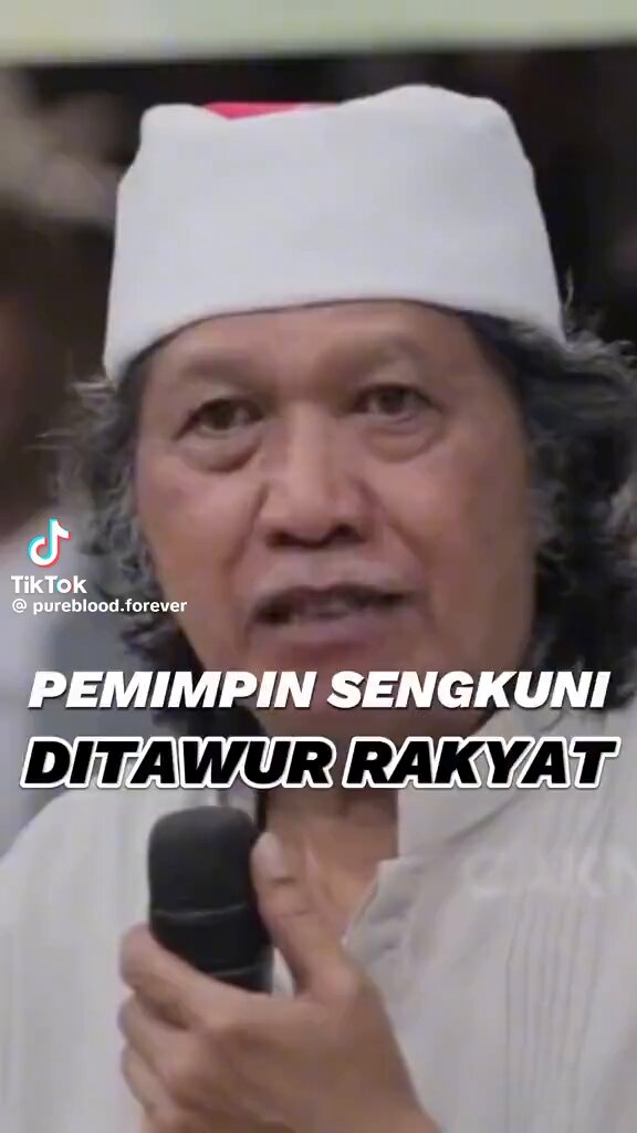 Apabila persidangan mengenai dugaan ijazah Presiden ke-7 RI, Joko Widodo, disiarkan secara langsung dan dapat disaksikan oleh masyarakat luas, maka tingkat perhatian publik diperkirakan akan sangat tinggi. Dalam skenario hipotetis di mana pengadilan menyimpulkan bahwa pihak yang bersangkutan tidak dapat menunjukkan ijazah yang dinilai sah sebagai alat bukti, atau bahkan terdapat putusan pengadilan yang menyatakan adanya pemalsuan dokumen, konsekuensi sosial dan politik berpotensi sangat besar. Jangan main-main dengan ini. Jika kondisi tersebut terjadi, kemungkinan yang dapat muncul antara lain adalah reaksi kemarahan spontan dari sebagian masyarakat, meningkatnya polarisasi opini publik, serta munculnya seruan untuk menggelar aksi unjuk rasa tuntutan pertanggung jawaban oleh Jokowi di berbagai daerah. Reaksi kemarahan tersebut dapat dipicu oleh anggapan bahwa persoalan tersebut menyangkut integritas pejabat publik dan kepercayaan terhadap institusi negara. Rakyat merasa ditipu dan dipermainkan. Besar kecilnya reaksi tentu akan dipengaruhi oleh sejumlah faktor, namun jika isi putusan pengadilan serampangan, tidak adil, mengabaikan kekuatan pembuktian yang dipaparkan dalam persidangan, maka bukan mustahil apa yang diramalkan Cak Nun akan terjadi, “Jokowi akan di tawur rakyatnya sendiri”. Apalagi jika respons pemerintah, sikap aparat keamanan represif, pemberitaan media provokatif, serta ajakan dari tokoh politik maupun tokoh masyarakat menaikan tingkat eskalasi tuntutan pertanggung jawaban Jokowi. Sebagai perbandingan, dalam beberapa peristiwa sebelumnya, sejumlah figur publik seperti Ahmad Sahroni, Eko Patrio, dan Uya Kuya pernah menjadi sasaran kritik maupun aksi protes dari sebagian masyarakat yang berujung pada “penggerudukan” rumah mereka. Dengan demikian, jika sidang perkara ijazah Jokowi diselenggarakan secara Live, lalu terdapat putusan pengadilan yang menyatakan adanya pelanggaran serius dan informasi tersebut disaksikan secara langsung oleh publik, maka salah satu kemungkinan adalah meningkatnya kemarahan publik yang dapat memicu aksi langsung pada Jokowi. Namun, apakah hal itu benar-benar terjadi, seberapa besar skalanya, dan bagaimana dampaknya tetap bergantung pada fakta yang terungkap di persidangan serta dinamika sosial dan politik setelahnya. Jadi menurut anda sebaiknya sidang Ijazah Jokowi tetap diselenggarakan secara Live atau malah justru tertutup dari publik dan media ?