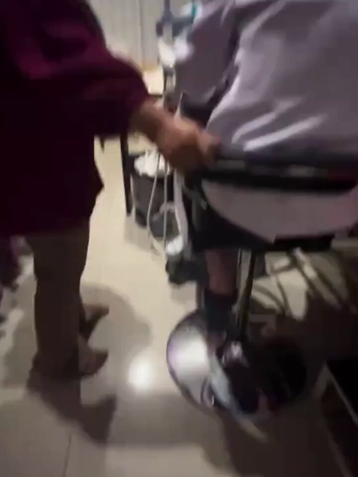 هذا يحدث لأن الأم الحامل تنام على ظهرها لفترة طويلة بسبب الإرهاق الشديد. يجعل الغرفة بأكملها تبكي بصوت عالٍ وبشكل هستيري 😭 يا جماعة، هل الجنين في الرحم بعد 6 أشهر له روح بالفعل؟