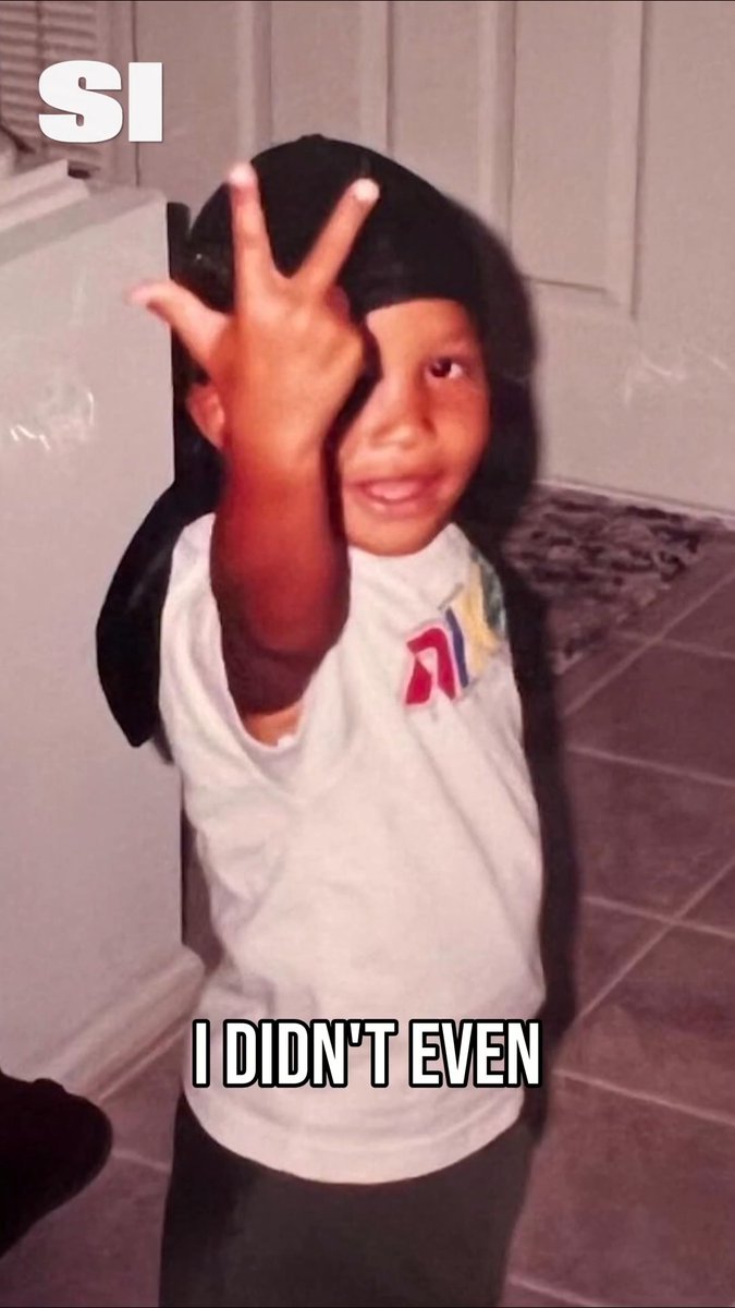 Jalen Brunson reacts to a photo of him doing his celly as a kid 📸🔥