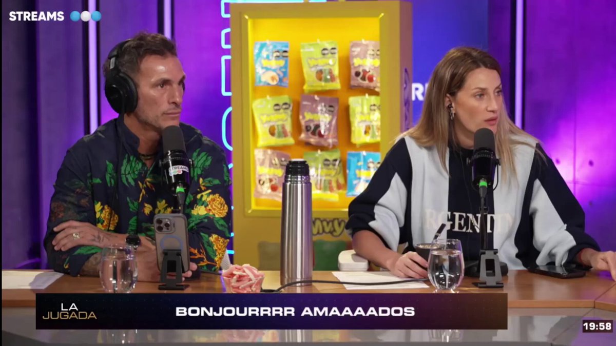 Pestañela conto que con Nick terminaron su relación via whatsapp😔