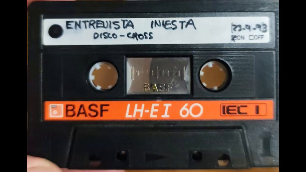 Han subido una entrevista inédita a Roberto Iniesta en el mítico programa de radio Disco Cross, el 16 de septiembre de 1993, antes del concierto en la Sala Canciller de Madrid para presentar '¿Dónde están mis amigos?' 📼La explicación de cuando han reeditado 'Somos unos animales' sin su permiso es genuina.