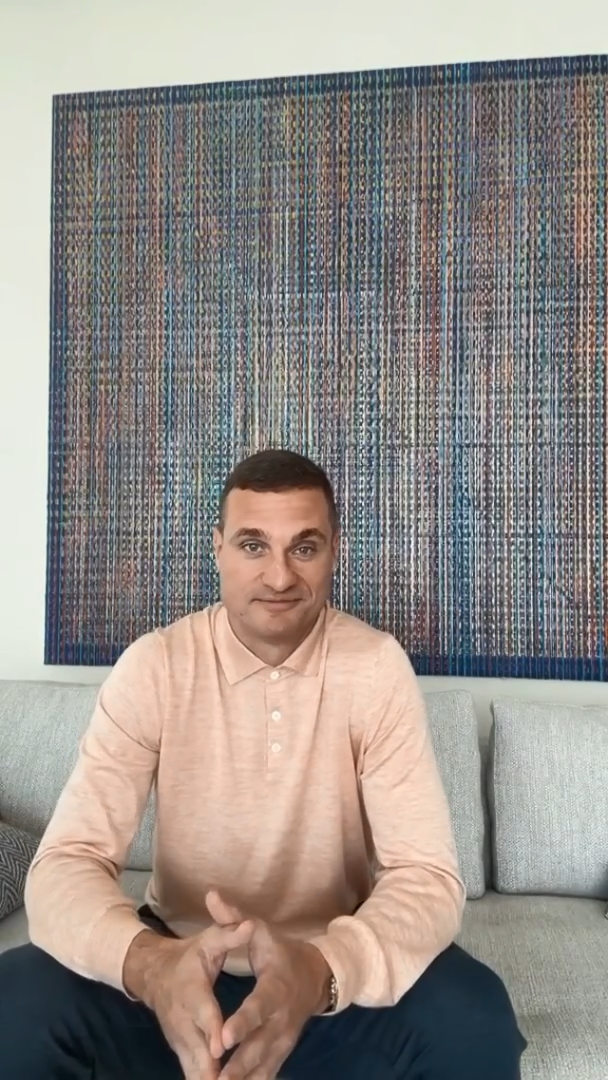 Nemanja Vidić: "Moja inicijalna reakcija na pricu iz Sky prepiske.Ovaj tekst nije o meni. O sistemu je koji dozvoljava da kritika postane pretnja po život." KRIK: Kokeza na „skaju” angažovao kriminalce da napadnu Nemanju Vidića: „Ako ne odustane od saveza, ide na groblje”🔗⬇️