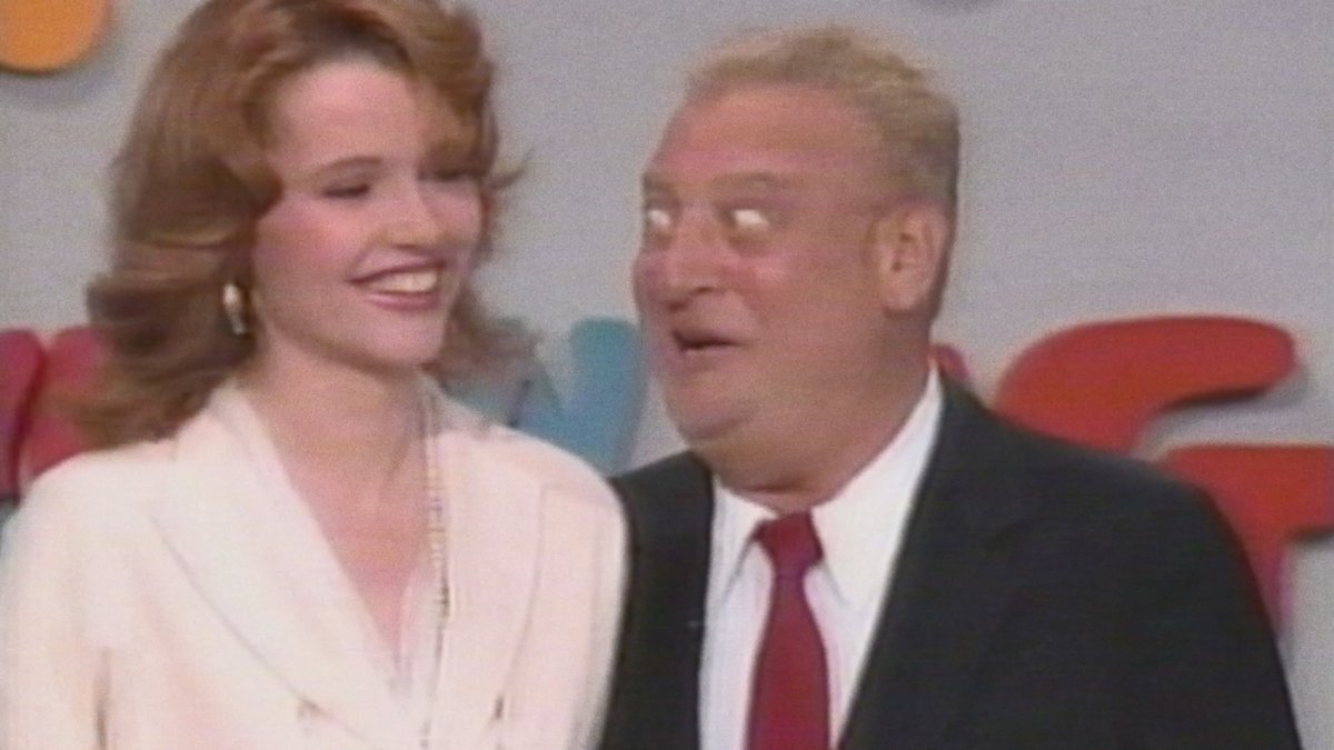 GEENA DAVIS &amp; RODNEY DANGERFIELD spoof ‘The Dating Game’ in 1990 on ‘The Earth Day Special,