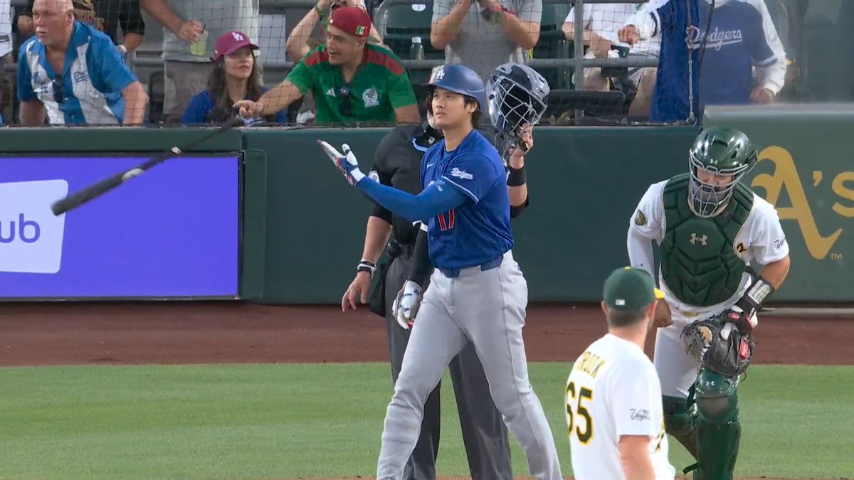 This shot of Shohei Ohtani's majestic blast and bat flip from last night's Dodgers win is cinema 😮🔥