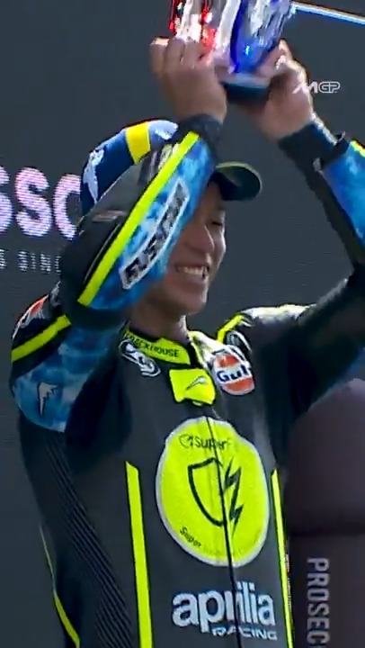 Japan's 22-year win drought has come to an end! 🎌 @aiogura79 became the nation's first winner since Makoto Tamada in 2004! 🏆 #DutchGP 🇳🇱