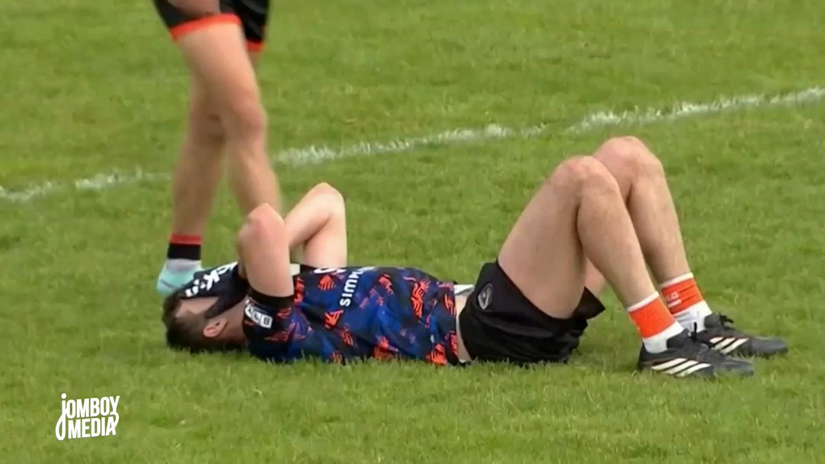 Gaelic football player must remember to kick before time runs out, a breakdown