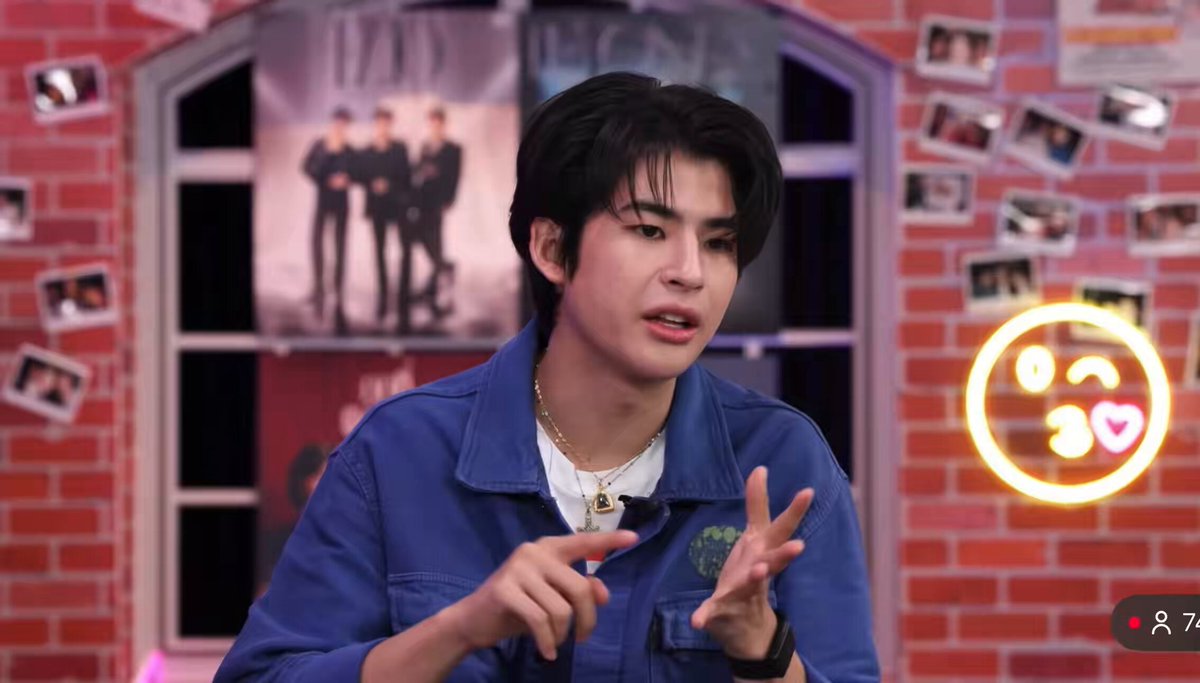 มาร์ค : สตางค์ภูวินโฟ้ด ไม่ได้ลงทุนน้อยๆนะ ชุดเช่าเฉียดหมื่น แล้วด่ากันชิบหาย ไอโฟ้ดมึงอย่าฉีกกูเช่ามาต้องไปคืน ภูวินค่อยๆใส่ มัดจำไปเดี๋ยวโดนยึดมัดจำ แต่งไปก็อายกันไป โคตรตลก น้องโฟ้ดเป็นคนไม่อยากถอดหน้ากากเพราะอาย เออ ให้นะ 555555555555 #Fourthnattawat #โฟร์ทณัฐวรรธน์