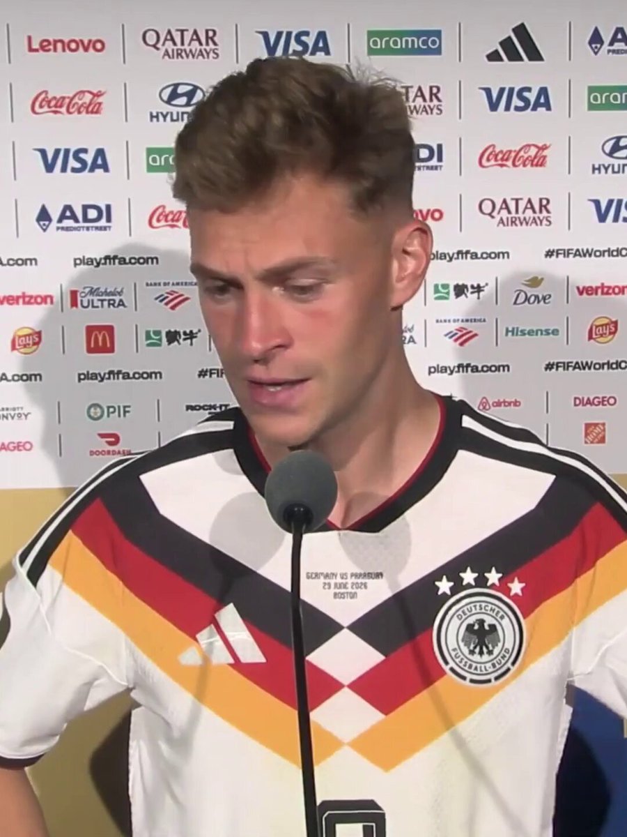 - No jugamos bien contra países pobres, uno africano y dos sudamericanos, con jugadores de razas inferiores con piel oscura y pelo negro. - No podes decir eso, Kimmich - OK, ya lo arreglo