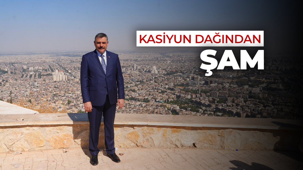 Şam’ı bir de Kasiyun Dağı’ndan seyrettik… Kadim şehrin hafızasını, bugününü ve yarınını bu eşsiz manzara eşliğinde dinledik. Asırlara tanıklık eden Kasiyun’dan, Şam’ın geleceğine umutla baktık. Ziyaretimize eşlik eden Suriye İçişleri Bakanı Sayın Enes Hattab’a nazik ev sahipliği ve samimi misafirperverliği için teşekkür ediyorum.