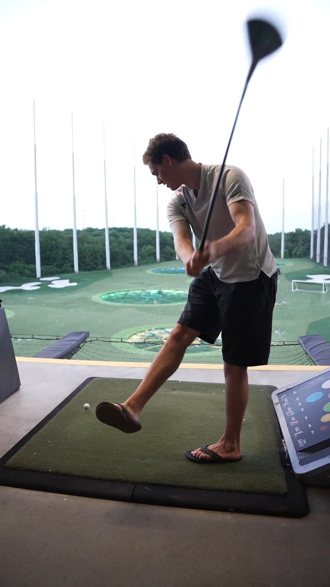 Hockey shots don't always translate to golf swings. 😅
