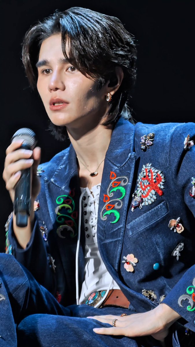 อันนื่ตร่กมากกกกกกกกกก พิ้เจ้ปจะคอรัสเพลงหน้าหนาวที่แล้ว แต่พี่ทอยร้องเหมือนหลบลิขสิทธิ์เพลงตุวเอง 565555565655555555 𝗝 𝗘 𝗙 𝗙 𝗦 𝗔 𝗧 𝗨 𝗥 (罗杰夫) #JeffSatur #CLUB30CONCERT #CLUB30CONCERT_DAY2