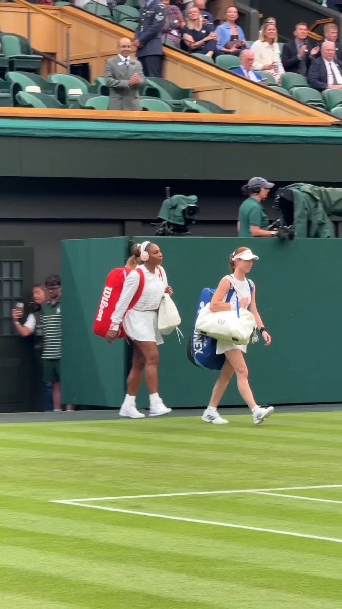 A rapturous reception for Serena Williams from the Centre Court crowd. #Wimbledon