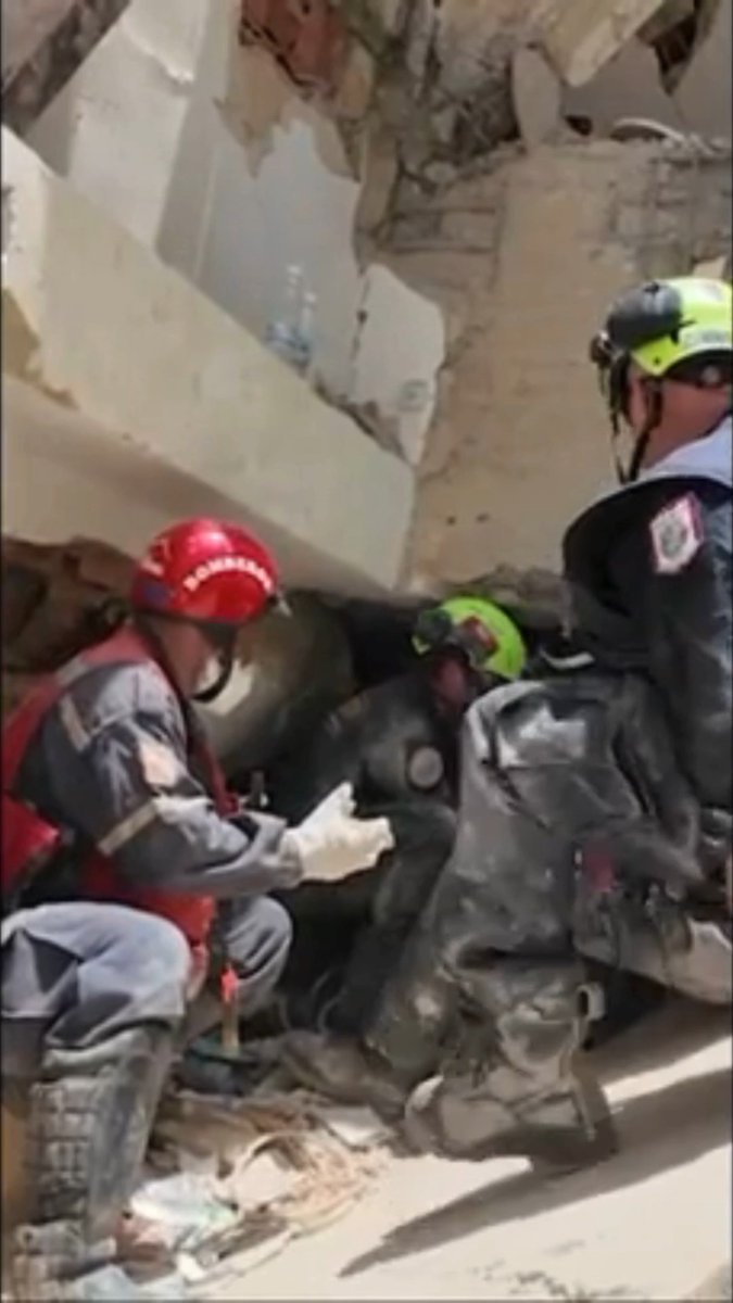 Since the deadly earthquakes struck northern Venezuela: 🔵nearly 50 international search and rescue teams are mobilized 🔵first responders have already pulled several people alive from the rubble, including this 9 month old baby. Read more: