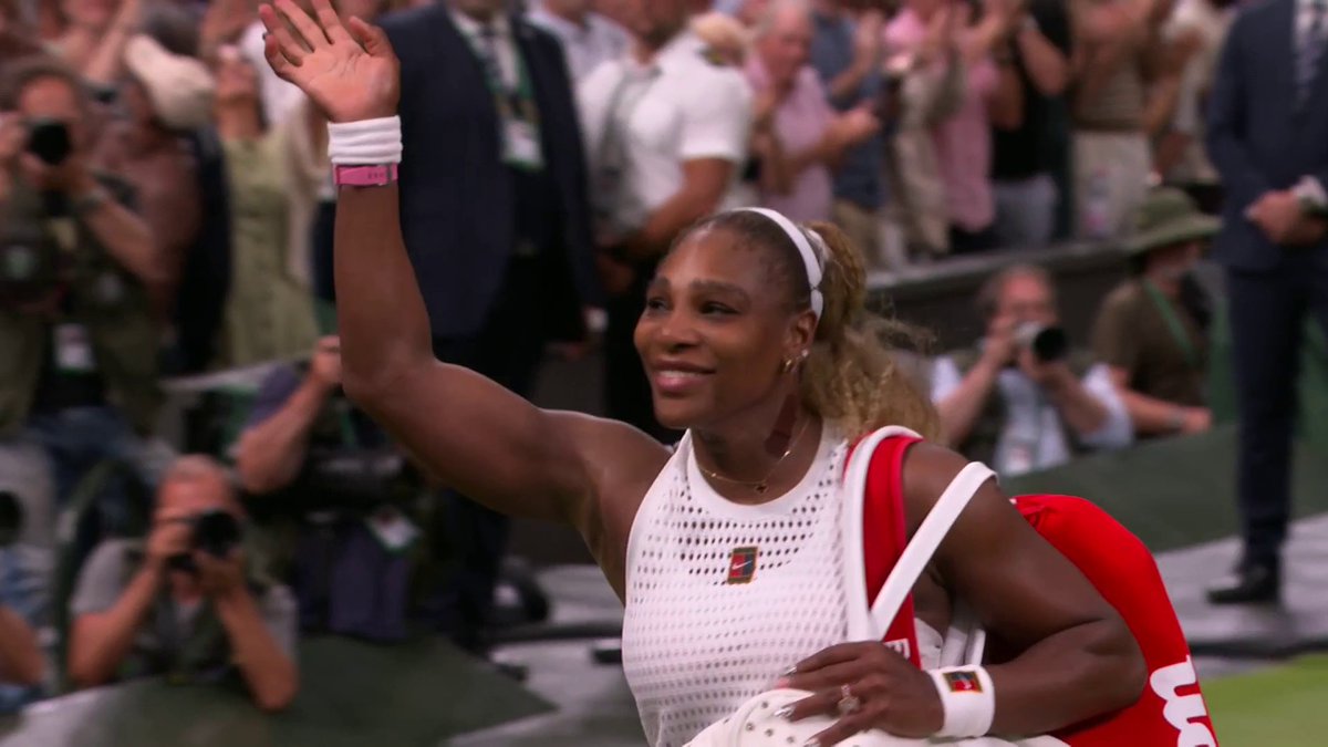 Sonríe porque sabe que está más que LISTA. La espectacular ovación a Serena Williams, que se despide de la central Sigue todo el torneo de #Wimbledon en directo a través de Movistar Plus Deportes