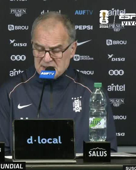 ๐ฃ๏ธ๐บ๐พ "LOS JUGADORES ME PIDIERON LA REDUCCIรN DE LAS CHARLAS" Marcelo Bielsa revelรณ el pedido de los futbolistas uruguayos durante el Mundial. โก #ESPNMundial ๐บ Mirรก los mejores partidos de la #FIFAWorldCup por ESPN, en el Plan Premium de #DisneyPlus