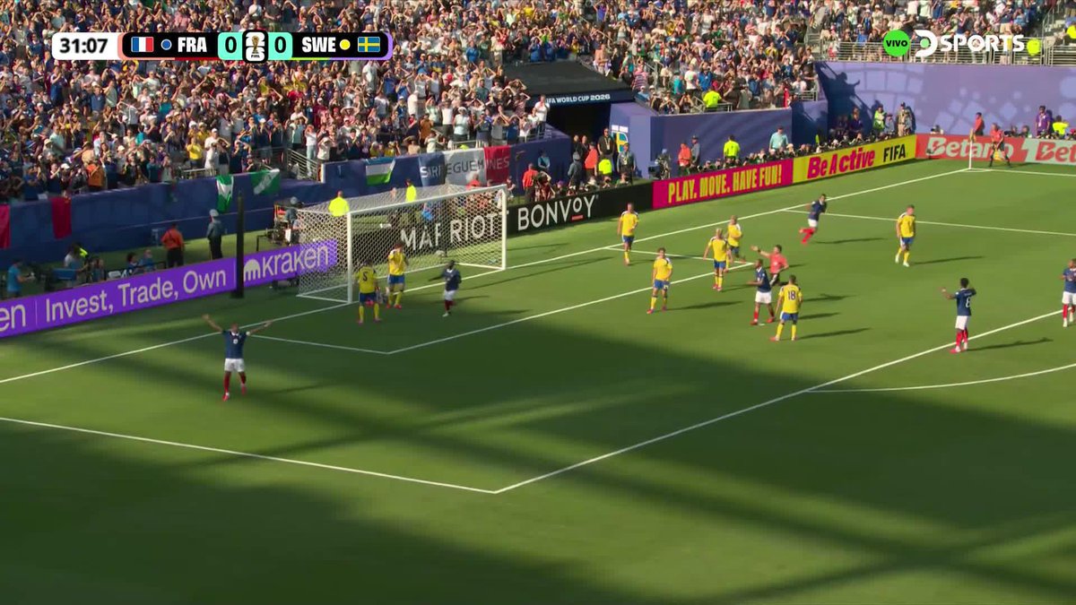 🇫🇷❌ EL PALO LE NIEGA EL GOL A MBAPPÉ,