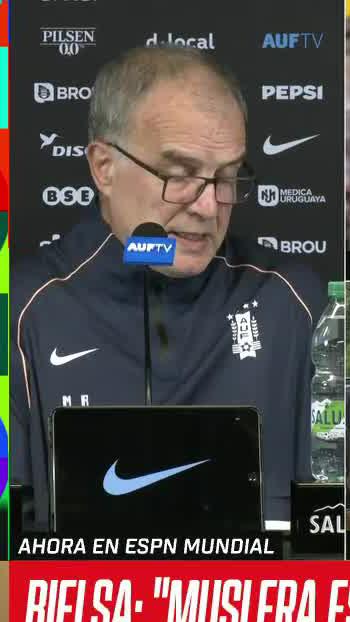 🗣️🇺🇾 "MUSLERA PIDIÓ EL CAMBIO, NO ESTABA EN LA MEJOR CONDICIÓN PARA AFRONTAR EL ST" Bielsa reveló los motivos del cambio del arquero en el entretiempo ante España. ⚡ #ESPNMundial 📺 Mirá los mejores partidos de la #FIFAWorldCup por ESPN, en el Plan Premium de #DisneyPlus