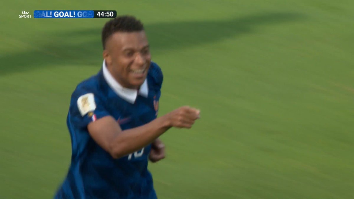 Kylian Mbappé shows off his fast feet and gives France the lead just before half-time 🔥