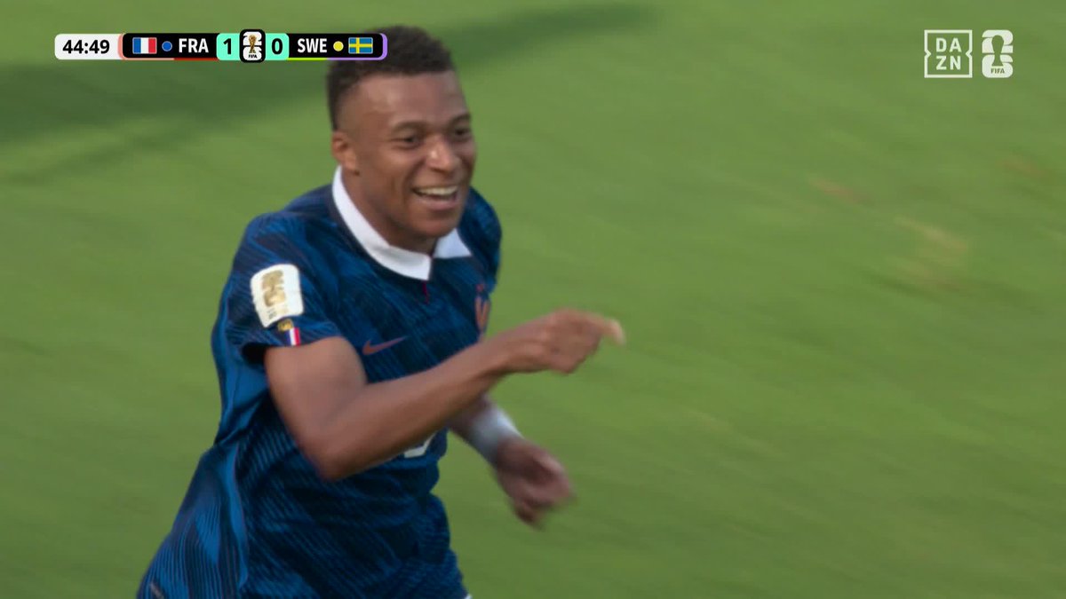 やはりこの男が決めた!! エンバペ🇫🇷がカットインから右足一閃⚽️ 圧倒的な個の力でフランスが先制🔥 🏆️#FIFAワールドカップ ラウンド32 🆚フランス×スウェーデン 📱#DAZN ライブ配信中 #本気で楽しむならDAZN コカ・コーラ