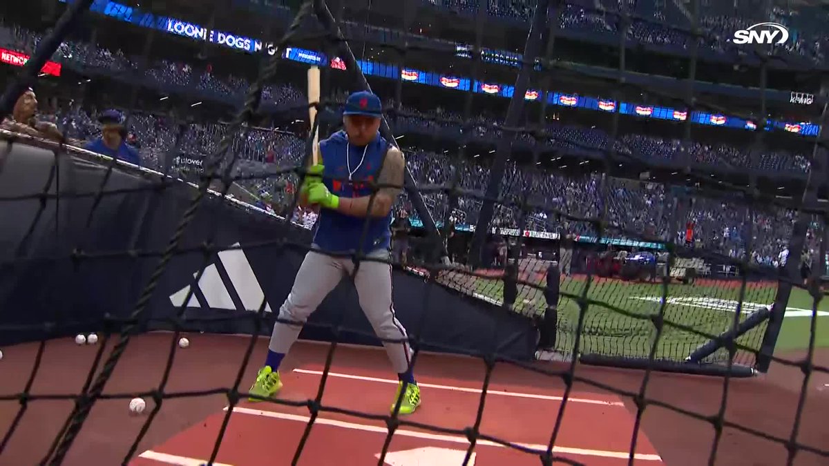 Francisco Alvarez pre-game reps