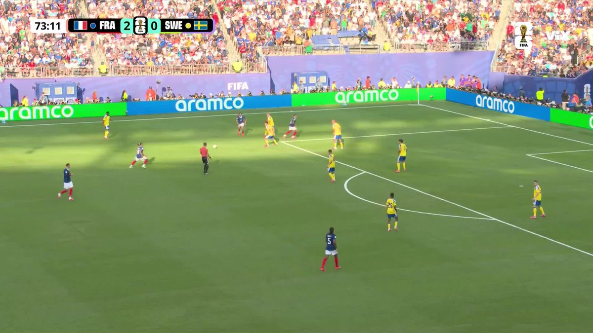 Kylian Mbappe tiene 18 goles en 18 partidos de Mundial, ha jugado dos finales y ya es campeón del mundo. Definitivamente es el mejor futbolista en la historia de los mundiales.
