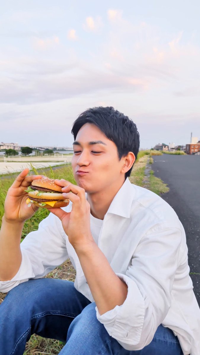 ビッグマック®食べてみた！ 木原さんはバーガー大好きらしいです！ #りくりゅう #木原龍一
