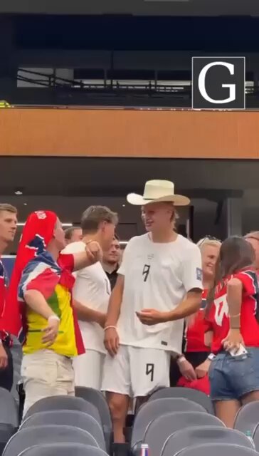 هالاند وعائلته بعد المباراة 🇳🇴♥️