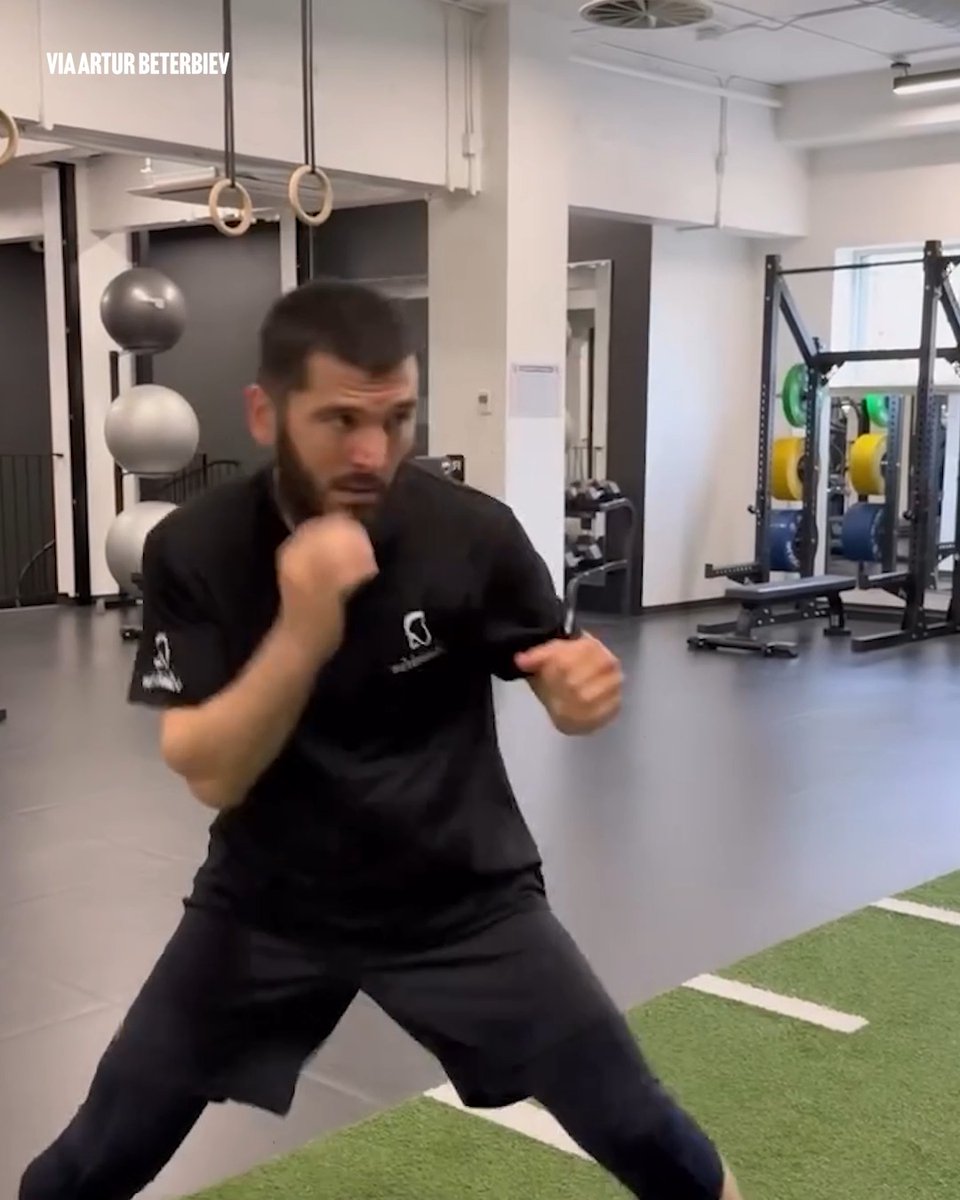 Artur Beterbiev in the gym 👀 Fight incoming for the former undisputed champ? 🤔