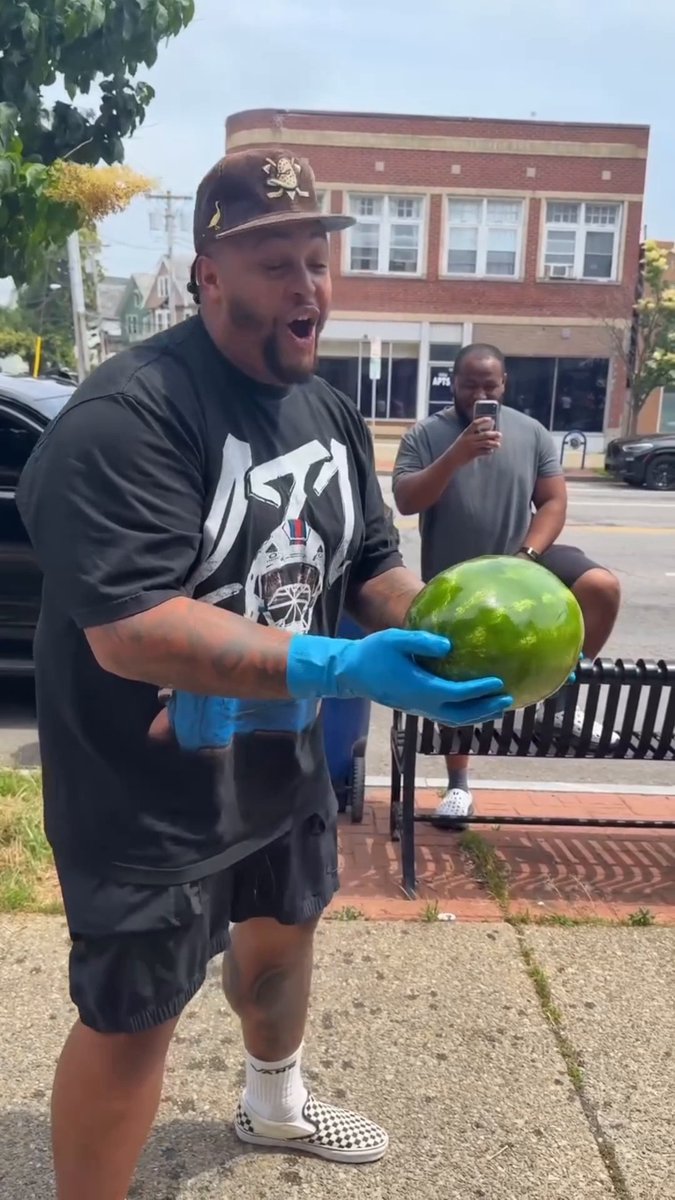 The barbershop wasn't ready for this 🍉😅 (via shnowtv/IG, Dion Dawkins)