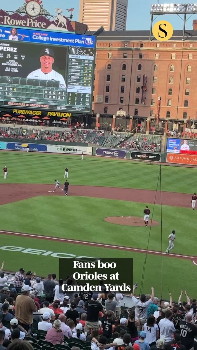 For the second straight night, fans at Camden Yards are booing the Orioles amid the club’s slide. This time, it was after pitcher Trey Gibson allowed seven runs in the third inning against the White Sox. 🎥: Jacob Calvin Meyer, @the Baltimore Sun