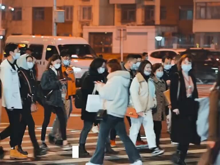 揭秘韩红基金会🥳 月薪几千的普通人，按月给年薪60万的基金会高管捐钱，韩红基金会被扒得体无完肤。 一条条吸血蚂蟥打着公益、正能量的幌子大肆坑蒙拐骗，真相曝光时裸泳的是无底线的无耻虚伪贪婪加丑陋。