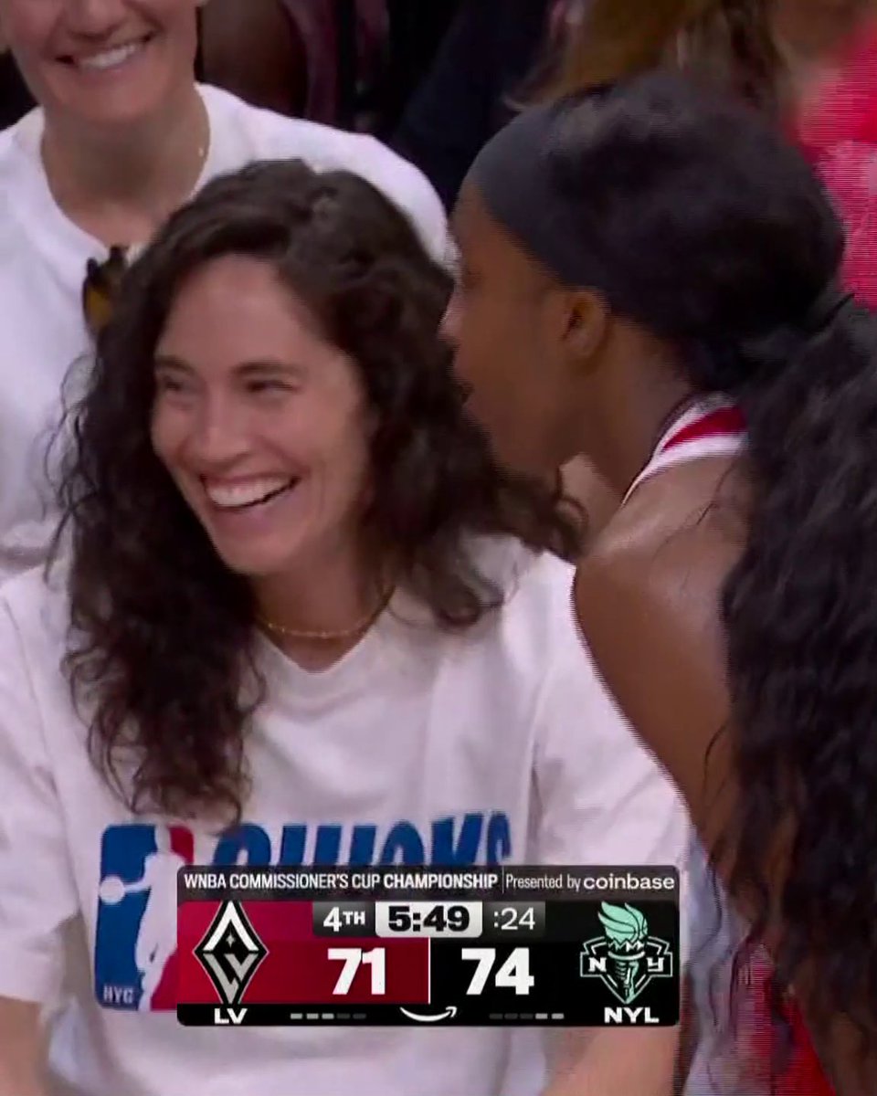 Jackie Young and Sue Bird chopping it up mid-game 🤣