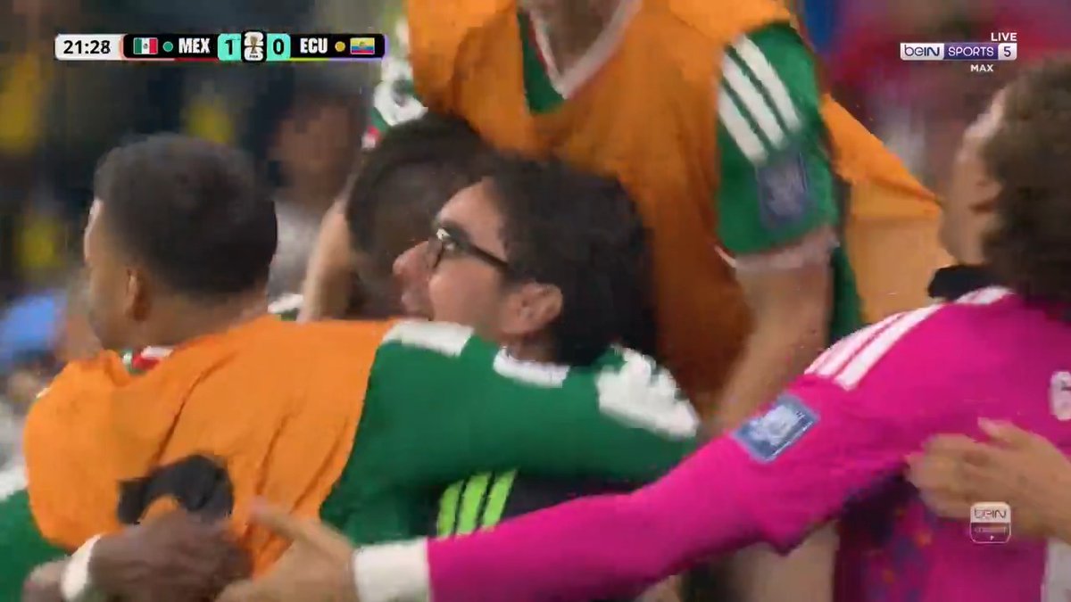 GOAL! Julián Quiñones fires Mexico into the lead after being picked out by Roberto Alvarado. 🇲🇽 Mexico 1-0 Ecuador 🇪🇨 #FIFAWorldCup | #beINWC26 | #Mexico