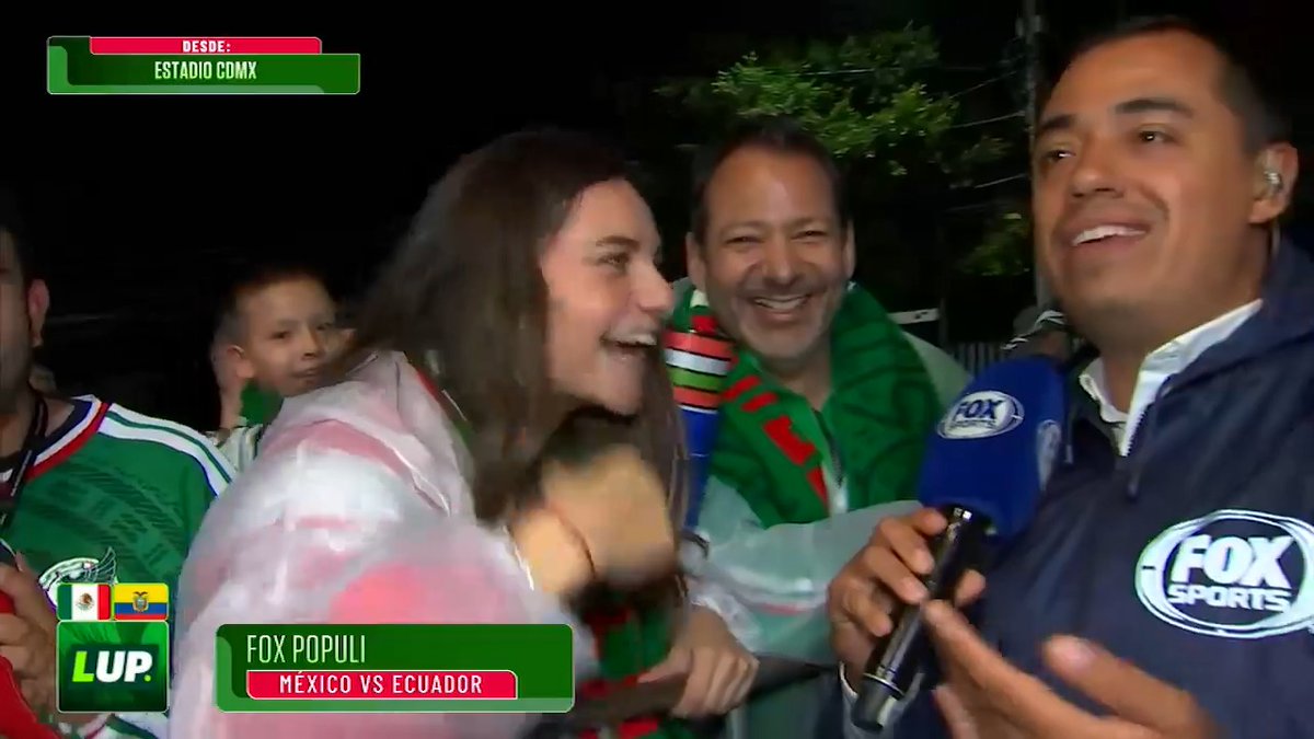 ‘SOY ARGENTINA, PERO AGUANTE MÉXICO, WE, SE MERECEN TODO’ 🤩 Rodrigo Tovar 🏀 sigue conviviendo con los aficionados que se dieron cita en el Estadio Ciudad de México 🏟️ ‘TALAVERA LA ÚNICA QUE TUVO LA PARO’ ¿TALAVERA? 🤔 #LUP #LaCopaxFSMX