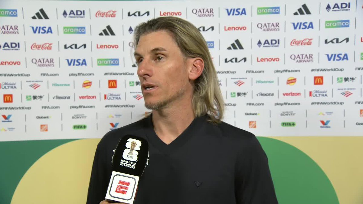 "MI CONTRATO FINALIZABA CUANDO FINALIZABA EL MUNDIAL, HOY FINALIZÓ EL MUNDIAL." Sebastián Beccacece confirmó que dejó de ser el DT de la Selección de Ecuador tras la derrota ante México y les dejó un gran mensaje a los jugadores. ⚽ #ESPNMundial