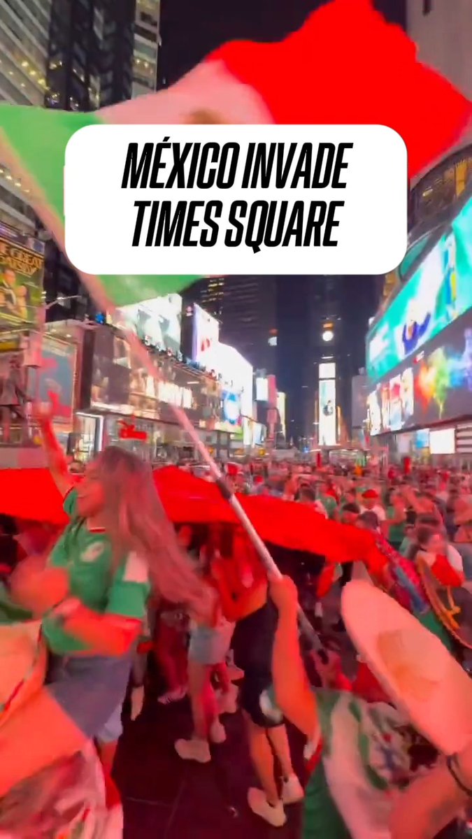 El ambiente que han hecho los mexicanos en Times Square... 🥳 🇲🇽 ⚽ Vía: X / TrindonHo11iday